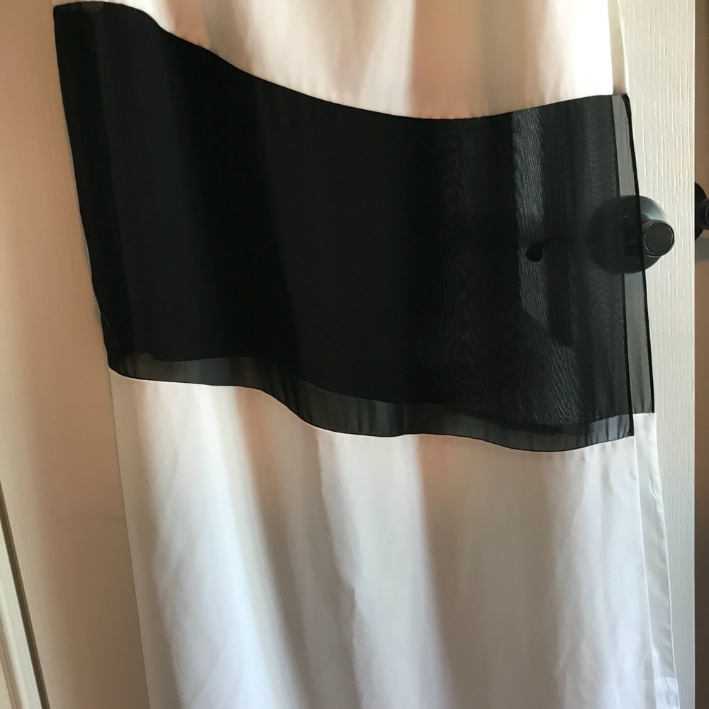 Dress - Picture 4 of 8